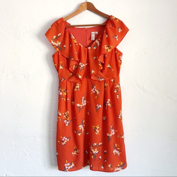 Emma & Michele Dresses & Skirts - Emma & Michele V-Neck Ruffle Floral Print Dress